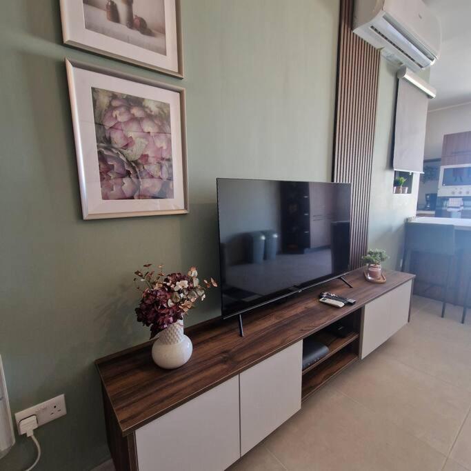 Centrally Located, Well Equipped, Stylish Flat. St. Paul's Bay Ngoại thất bức ảnh