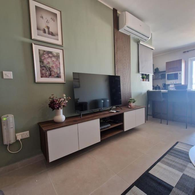 Centrally Located, Well Equipped, Stylish Flat. St. Paul's Bay Ngoại thất bức ảnh