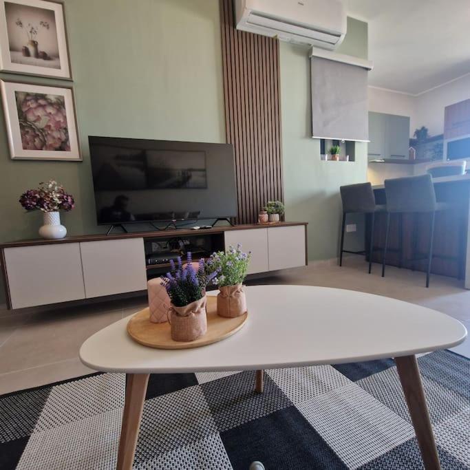 Centrally Located, Well Equipped, Stylish Flat. St. Paul's Bay Ngoại thất bức ảnh