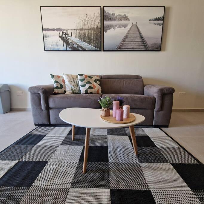Centrally Located, Well Equipped, Stylish Flat. St. Paul's Bay Ngoại thất bức ảnh